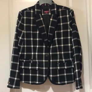 Black and white one button jacket
